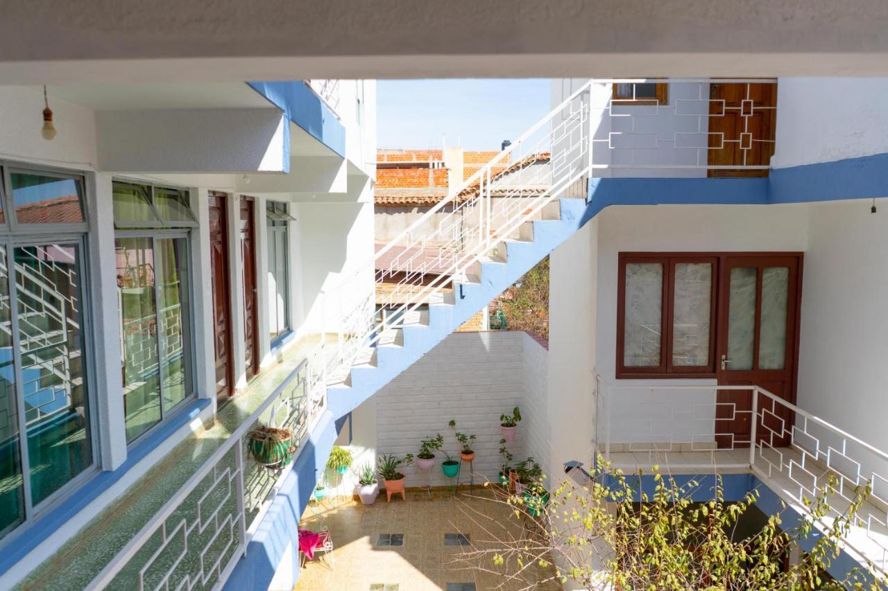 Hostal Zeballos Tarija Exterior photo